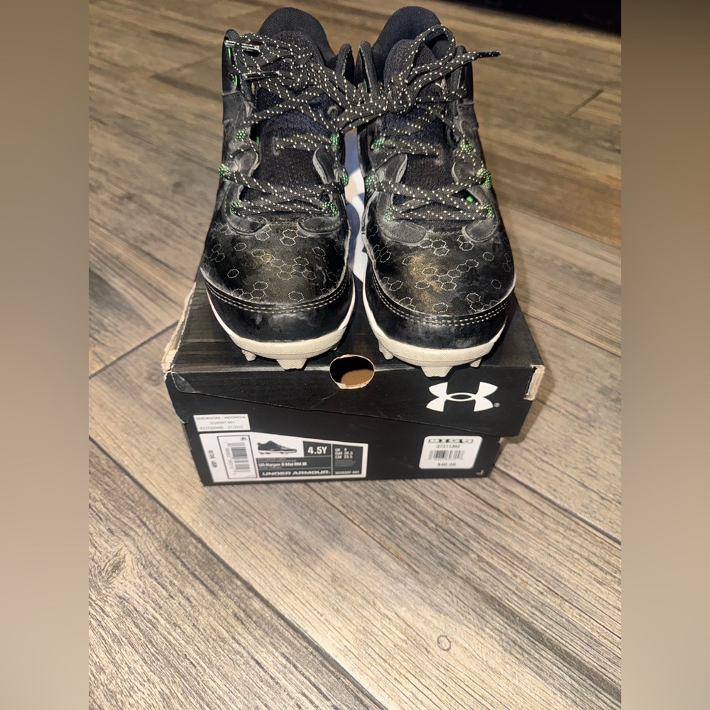Under Armour Harper 8 Mid 3026597-001 Boys Black LaceUp Baseball Cleat Sz 4.5 Y